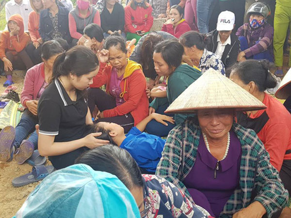 Uẩn khúc cả gia đình treo cổ tử vong