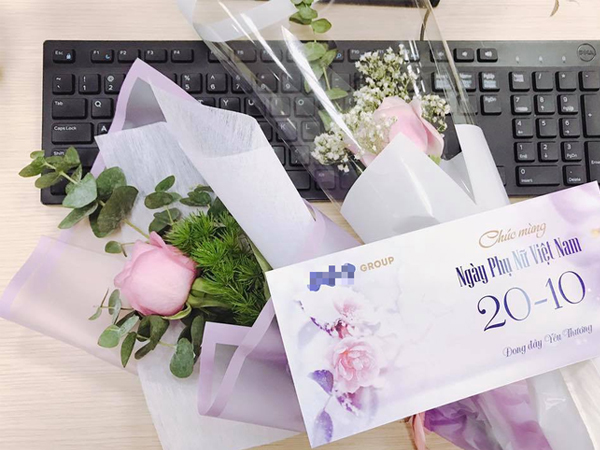 Vợ trẻ bị chồng giận vì món quà 20/10 của đồng nghiệp nam, dân mạng lại vẽ ra 'thuyết âm mưu' thế này