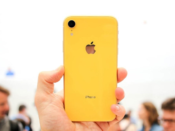 Chưa về Việt Nam, iPhone XR đã loạn giá