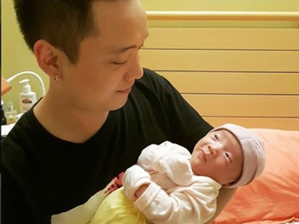 Con gái JustaTee - Trâm Anh 'gây bão' mạng với biểu cảm hài hước