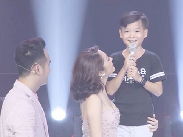 Giọng hát Việt nhí: Sự cố khán giả nhí 11 tuổi được chọn là chiêu trò dàn dựng của chương trình?