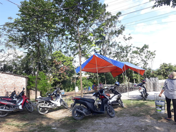 Hàng xóm nói về vụ gã đàn ông sát hại mẹ, khống chế con trai: 'Không thấy bà Hồng đâu, mọi người đi tìm thì phát hiện vệt máu kéo dài ra giếng'