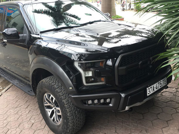 'Siêu bán tải' Ford F-150 Raptor đầu tiên của dân chơi xứ Nghệ ra biển trắng với số đẹp