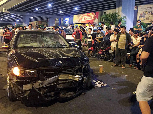 Video - Ảnh: Hiện trường vụ nữ tài xế điều khiển xe BMW gây tai nạn kinh hoàng ở ngã tư Hàng Xanh
