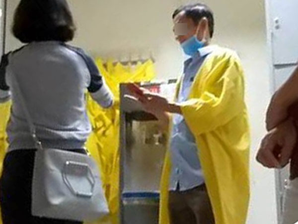 Vụ bé gái lớp 2 bị nam sinh viên chém nguy kịch: 'Gia đình tôi vẫn thường nhắc cháu cẩn thận khi ra khỏi nhà'