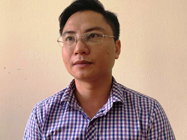 Bắt quả tang 1 người có thẻ phóng viên nhận 50 triệu đồng của doanh nghiệp