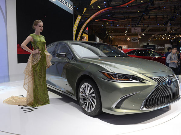 Lexus ES 2019 ra mắt tại VN - đối thủ của BMW 5-Series và Audi A6