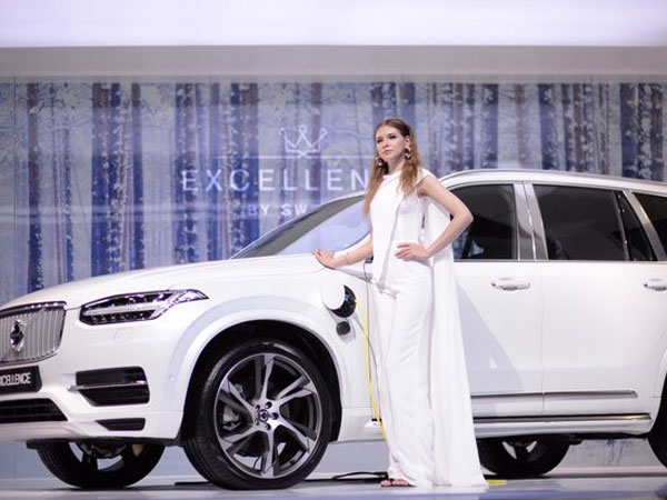Dàn người mẫu thu hút ở Vietnam Motor Show 2018