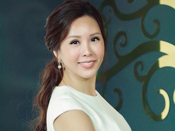 Hoa hậu Thu Hoài: Bố mẹ bạn trai ác cảm, chê bai vì tôi lớn hơn anh 10 tuổi, có 3 đứa con riêng!