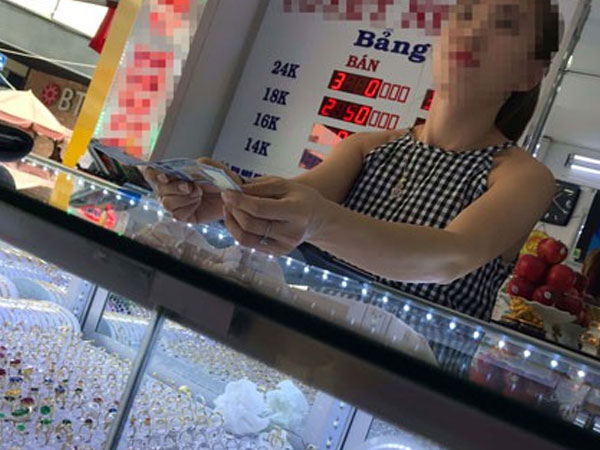 Mua hay bán USD là ra tiệm vàng!