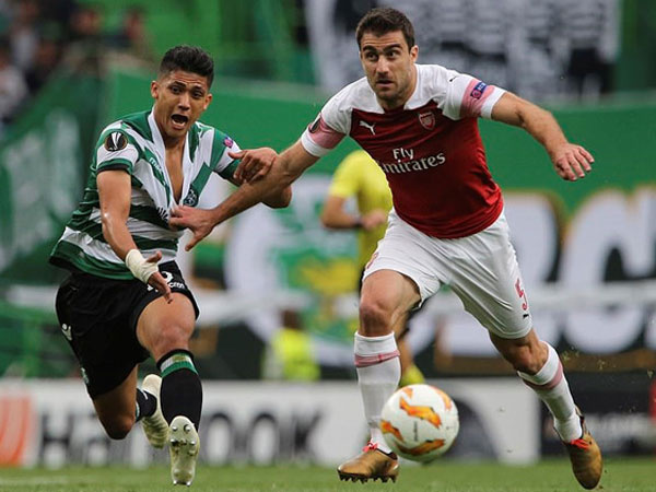 Cựu sao MU tỏa sáng, Arsenal thắng trận thứ 11 liên tiếp