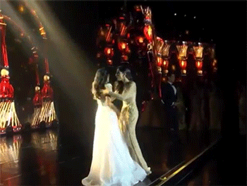 Hoa hậu Hòa bình Quốc tế 2018: Clip Đại diện Paraguay ngất xỉu phút đăng quang, Phương Nga dừng chân ở Top 10