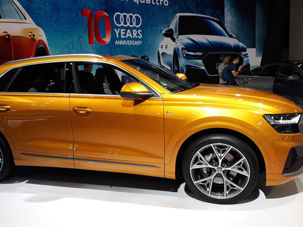 Những chiếc xe dành cho ông chủ ra mắt tại Vietnam Motor Show xa hoa cỡ nào?