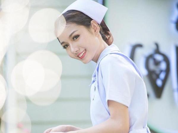 Nữ y tá xinh đẹp nhất Thái Lan đã bị bệnh viện sa thải