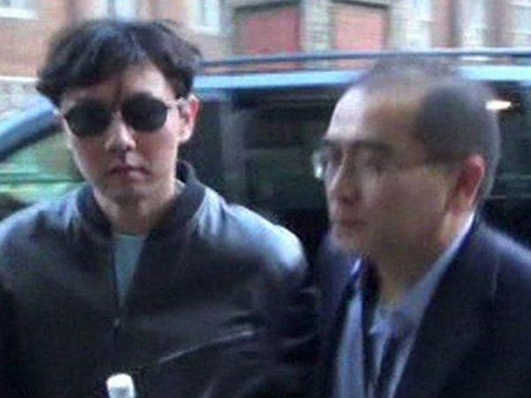 Ông Kim Jong-un cầu trợ giúp từ người anh ruột kín tiếng