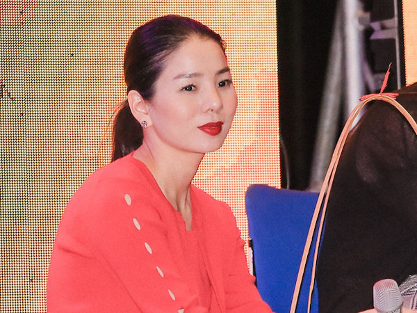 Khuôn mặt Lệ Quyên sưng, khác lạ trong hậu trường tập nhạc