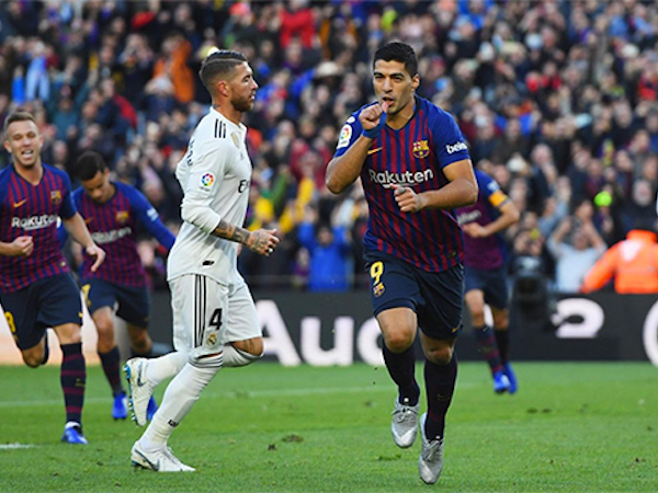 Suarez lập hat-trick, Barca đè bẹp Real