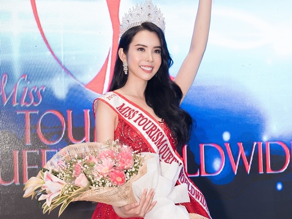 Chân dài Việt sở hữu 'vòng ba 100' đăng quang Hoa hậu Du lịch Thế giới 2018