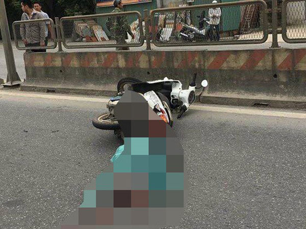Cô gái quốc tịch Mỹ đi xe máy tự ngã tử vong trên Quốc lộ 1A