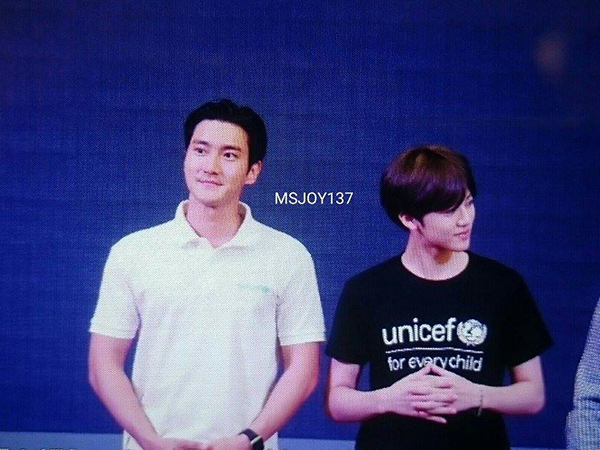 Sáng vừa 'thả thính' sẽ đến Việt Nam, Siwon hiện đã có mặt tại trường đại học ở Hà Nội cùng thành viên NCT