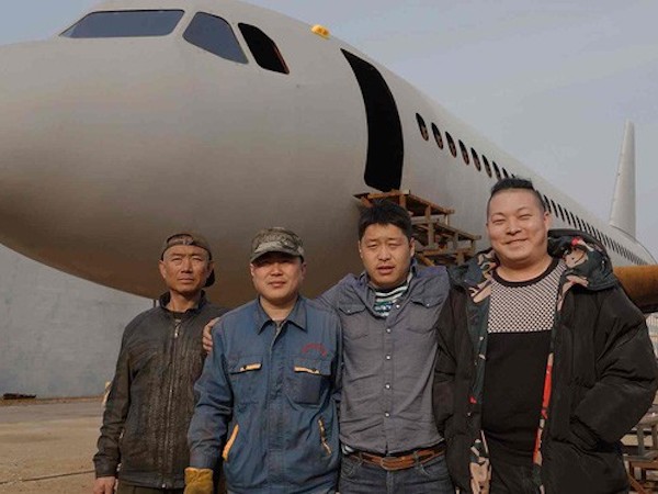 Sợ cả đời không được một lần lái máy bay, nông dân Trung Quốc tự chế riêng cho mình một chiếc