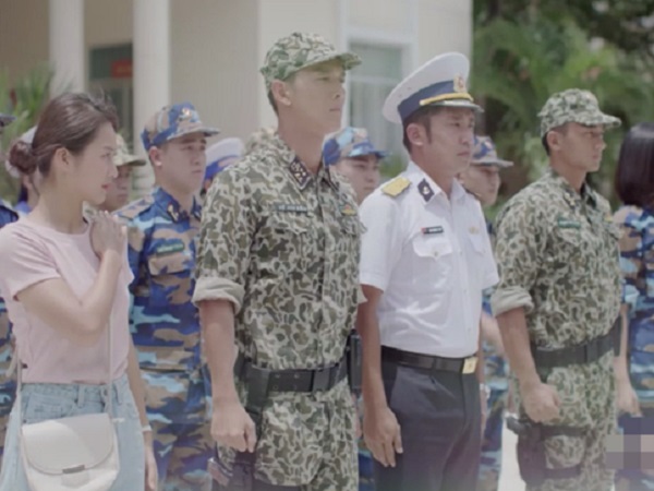 Vừa thoát nạn được vài tập, Hậu Duệ Mặt Trời đã lại bị 'soi' lỗi gây tranh cãi