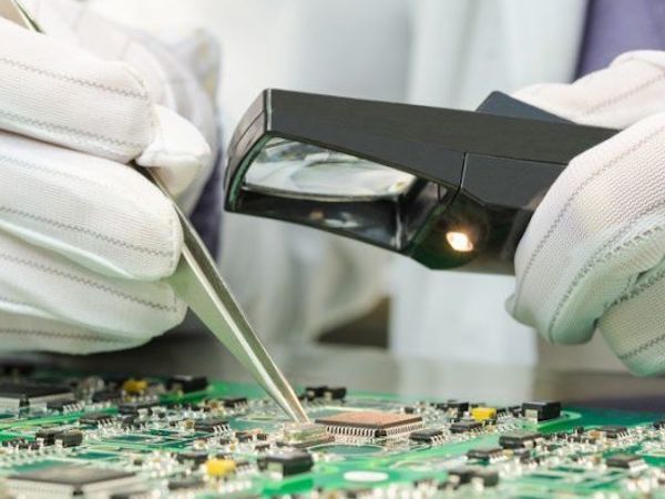 Apple, Amazon trả đũa Bloomberg vì không gỡ vụ chip gián điệp TQ
