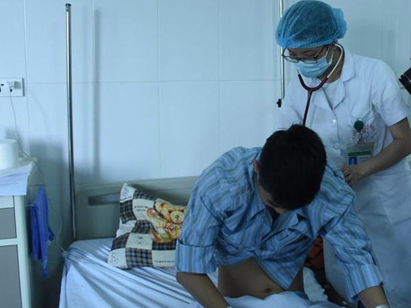 Nam thanh niên suýt chết vì phổi lúc nhúc ... sán