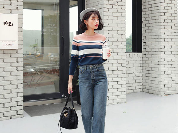 Nếu hỏi item nào trẻ trung và dễ mặc nhất trong mùa lạnh thì câu trả lời chính là áo len kẻ