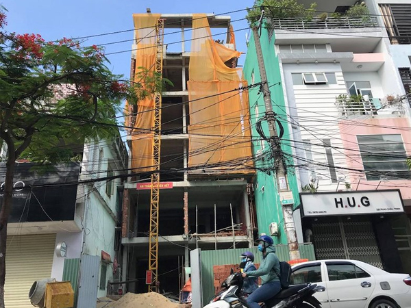 Rơi tời ở công trình 6 tầng, 2 công nhân tử vong