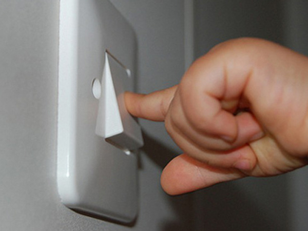 Sáng đèn khi ngủ: Thói quen không chỉ gây khó ngủ, lý do đáng sợ này mới là điều đáng nói!