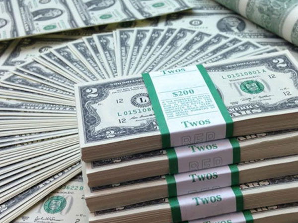 Tỷ giá trung tâm lập đỉnh mới, giá USD tại các ngân hàng vẫn 'bất động'