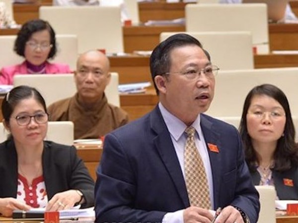 Xử lý cán bộ vi phạm kiểu trên bảo nghiêm trọng dưới như 'tặng quà'