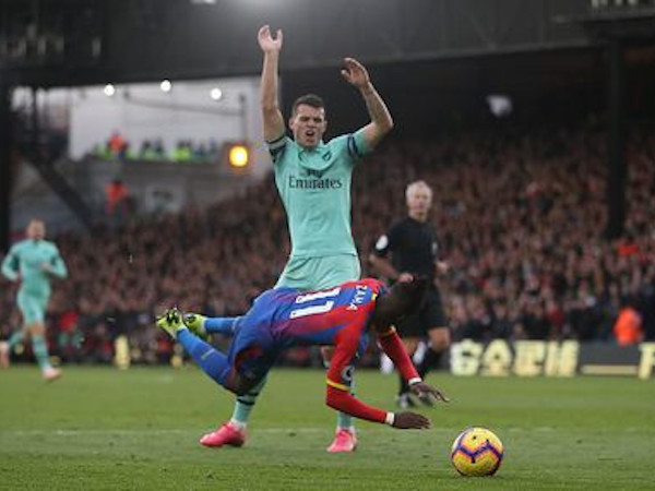 Cựu sao MU bị dọa giết vì chặn đứng chuỗi thắng của Arsenal
