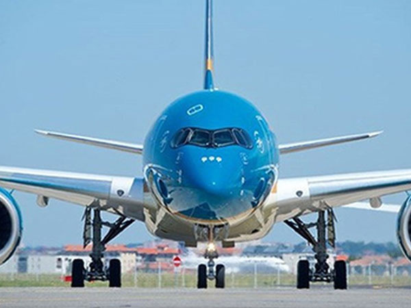 Máy bay Vietnam Airlines bị xịt lốp khi hạ cánh xuống sân bay Nội Bài