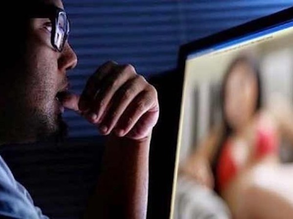 Nhân viên truy cập web khiêu dâm, mạng máy tính của Chính phủ Mỹ 'dính độc'