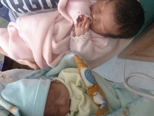 Vợ sinh đôi 2 con không giống nhau, chồng âm thầm đưa đi xét nghiệm rồi nín lặng