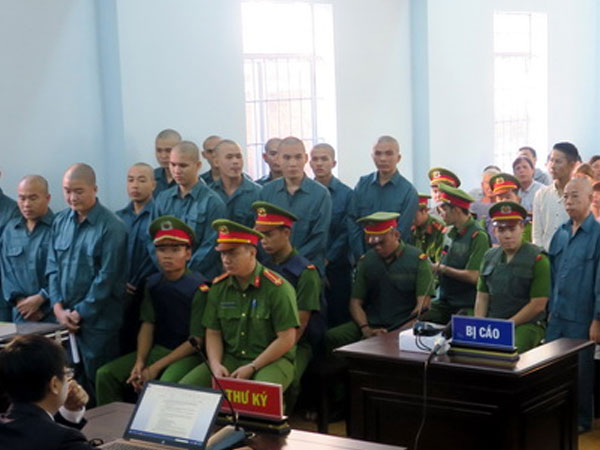 30 người đập phá, tấn công cảnh sát ở Bình Thuận lĩnh án