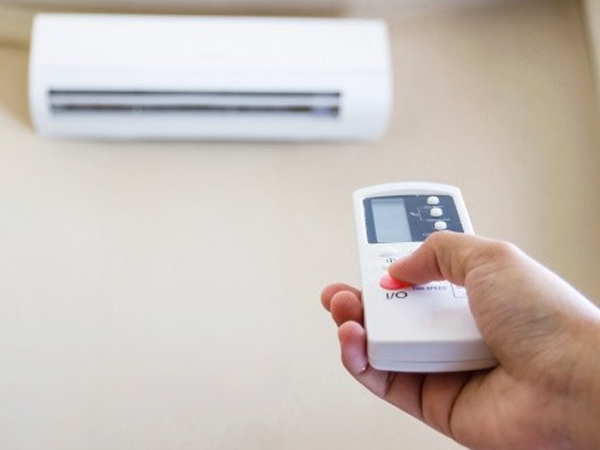 4 điều nhỏ hầu như chị em nào cũng từng làm tại nơi làm việc mà không biết cực kì có hại cho mình