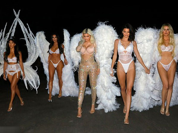 Chị em nhà Kim Kardashian hóa thành thiên thần nội y ở tiệc Halloween
