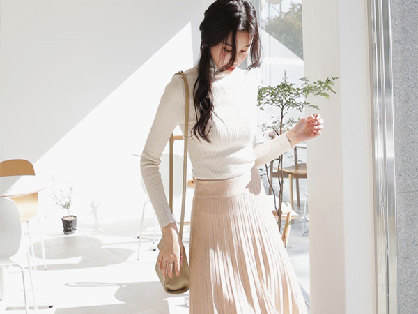 Nếu đã trót 'phải lòng' gam màu be nền nã, thanh lịch thì các nàng đừng bỏ qua 4 cách mix đồ tuyệt xinh này