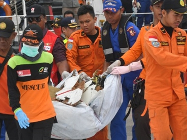 Nỗi buồn của người chụp ảnh thi thể không nguyên vẹn trong vụ rơi máy bay Indonesia
