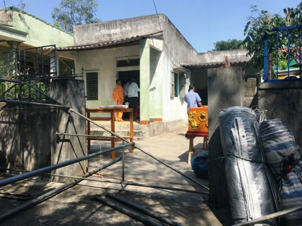 Nữ sinh lớp 11 tử vong trong tư thế treo cổ