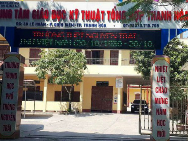 Thanh Hóa: Thu hồi quyết định đuổi học 7 học sinh vì xúc phạm thầy cô trên Facebook
