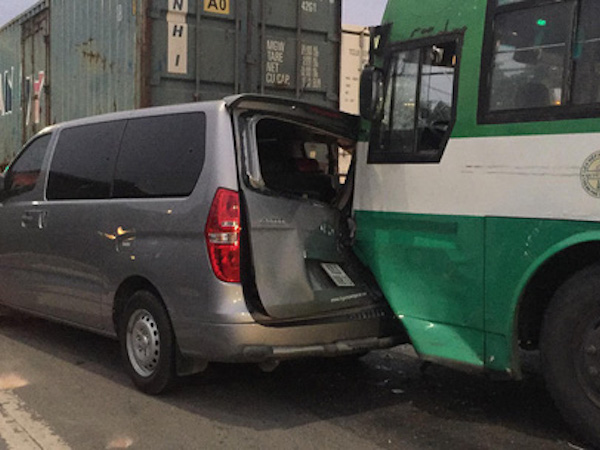 TP HCM: Xe buýt mất thắng gây tai nạn liên hoàn ở Hóc Môn