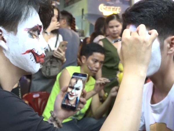 Video Kiếm hàng triệu đồng một đêm nhờ vẽ mặt Halloween