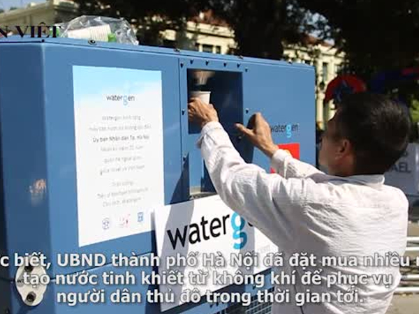 Video Máy kỳ diệu biến không khí thành nước sạch cạnh Hồ Gươm