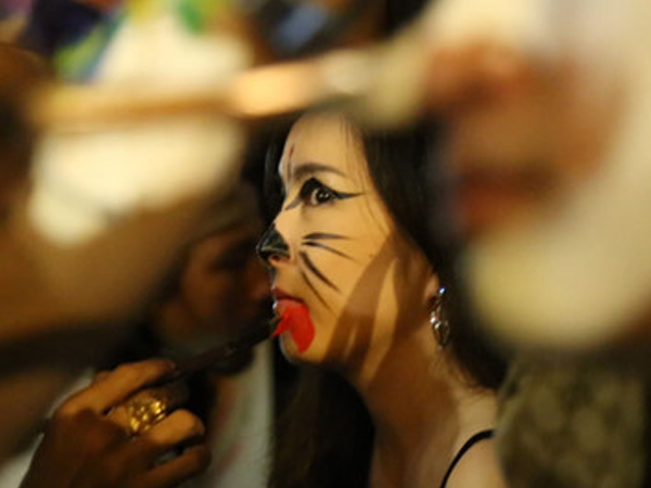 Video: Phố đi bộ Bùi Viện kẹt cứng khi hàng nghìn người đến chơi Halloween