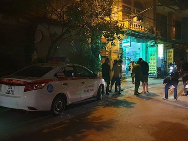 Vợ tài xế taxi kể khoảnh khắc chồng bị xe Mazda chèn qua người