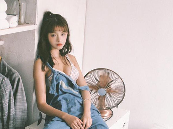 Cô nàng sở hữu khuôn mặt trong trẻo như trẻ thơ nhưng thân hình lại quyến rũ nghẹt thở
